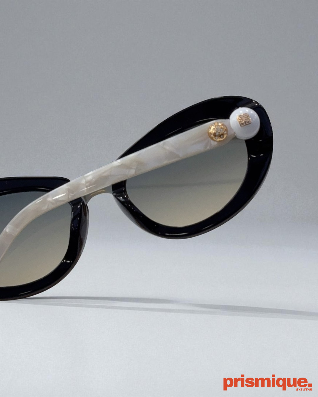 Givenchy - GV60017U